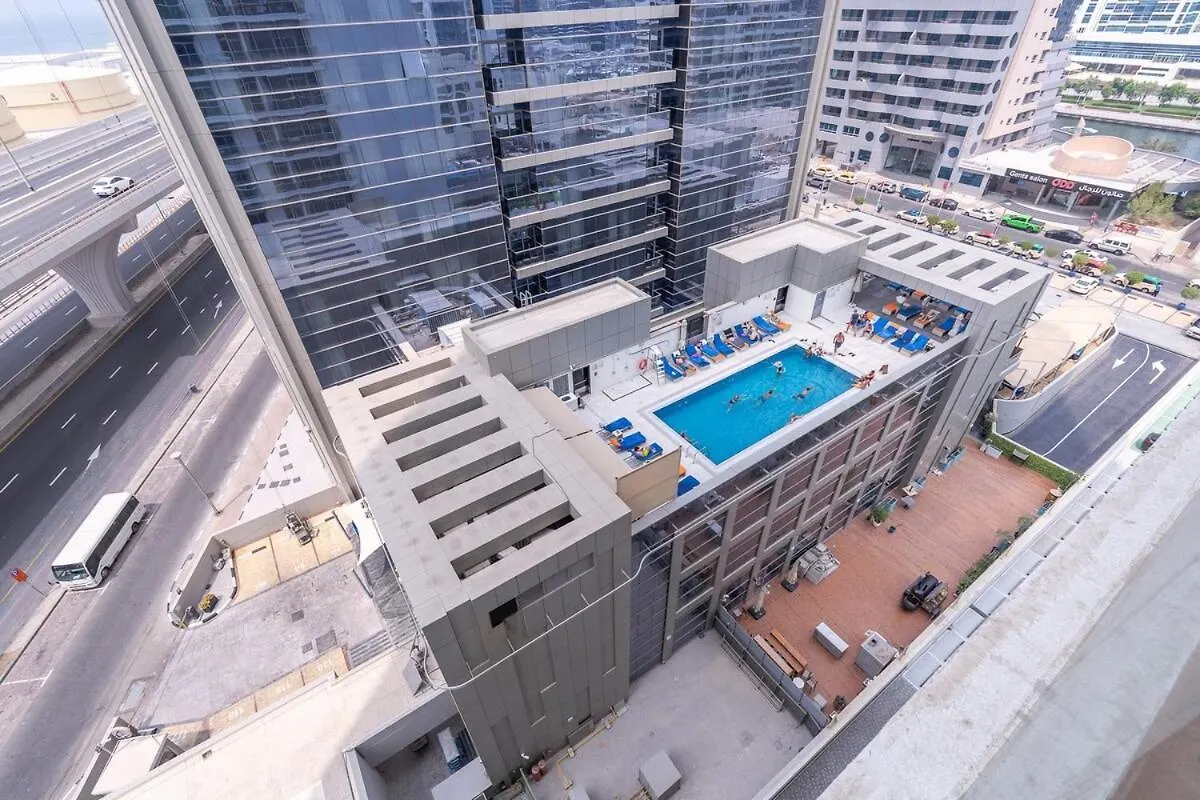 Glamorous 1Br Apartment - Steps From The Beach Dubai