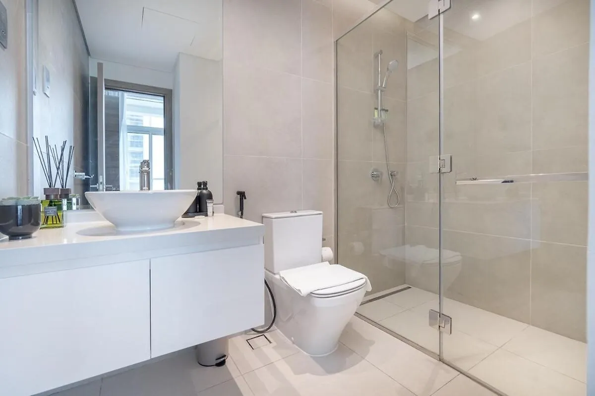 Glamorous 1Br Apartment - Steps From The Beach Dubai