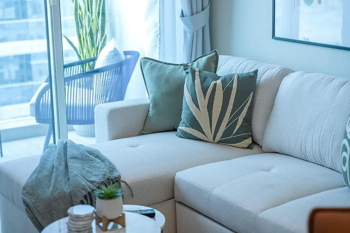 Glamorous 1Br Apartment - Steps From The Beach Dubai
