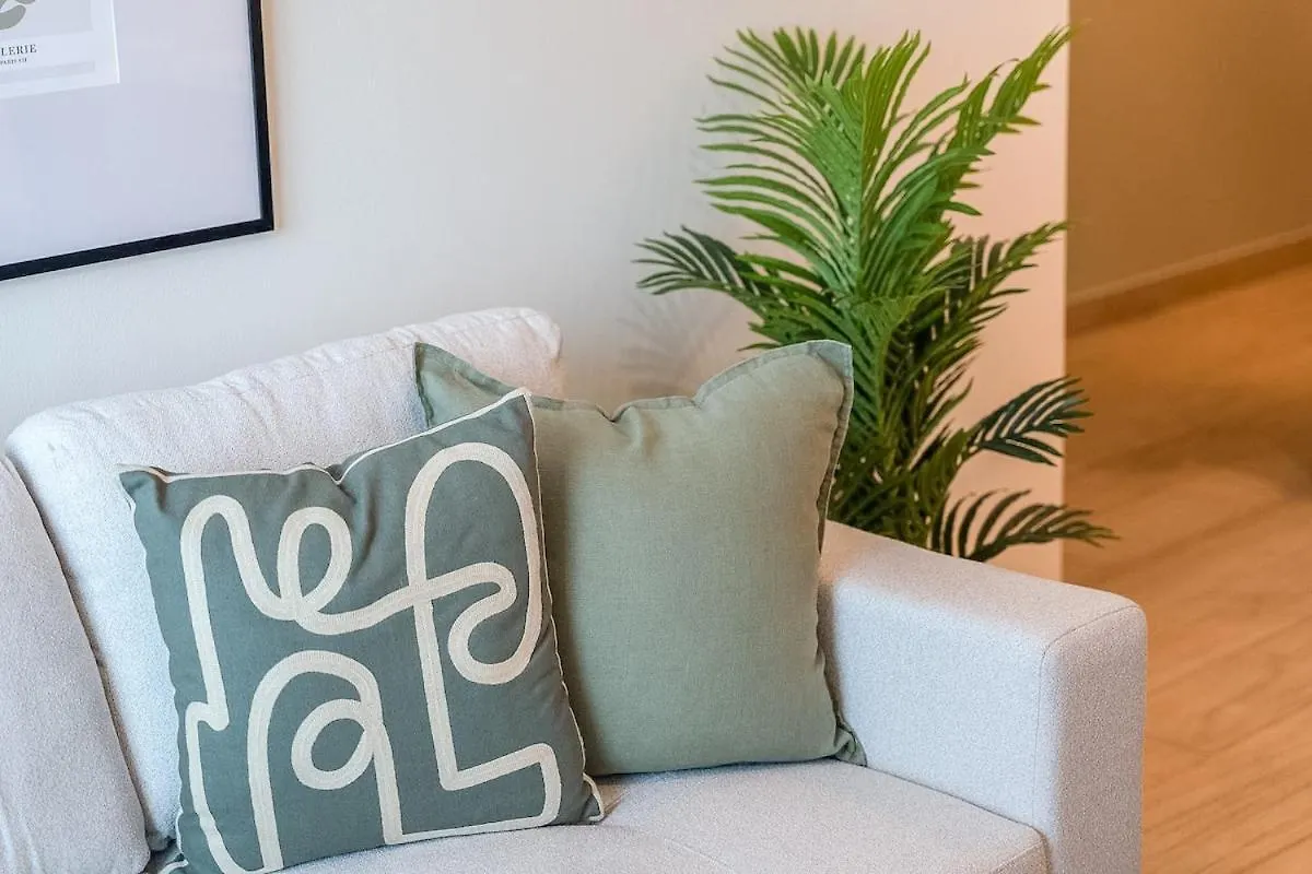 Glamorous 1Br Apartment - Steps From The Beach Dubai 0*,