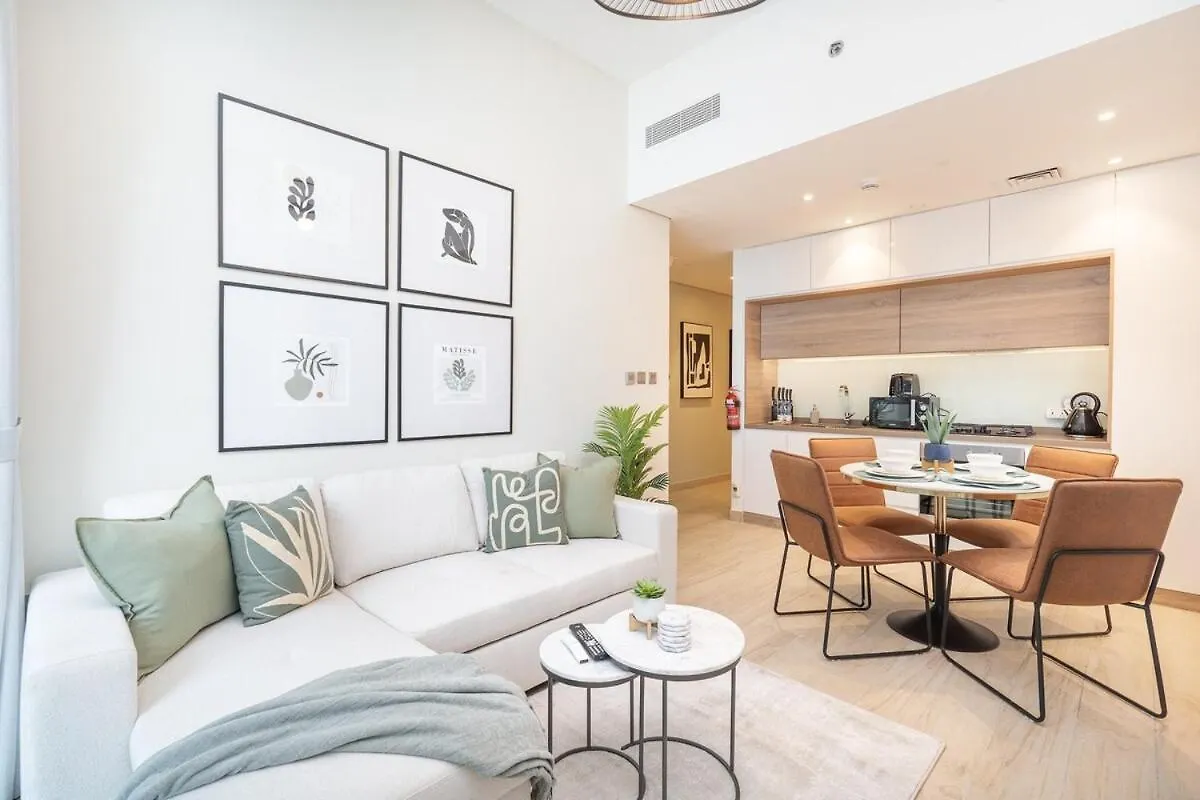 Glamorous 1Br Apartment - Steps From The Beach Dubai