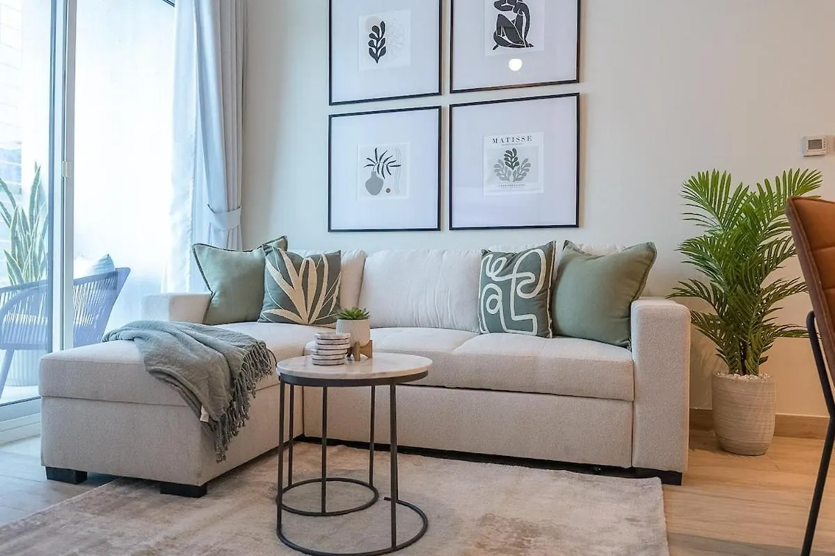 Glamorous 1Br Apartment - Steps From The Beach Dubaj 0*,